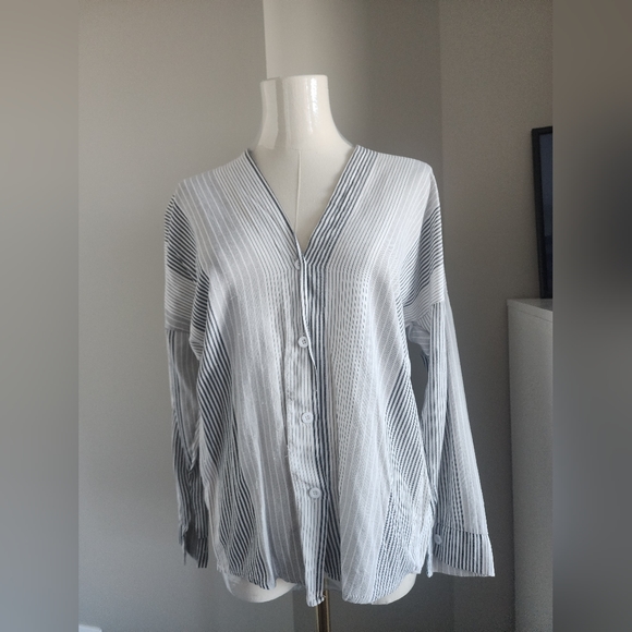 Button down blouse - Picture 6 of 11